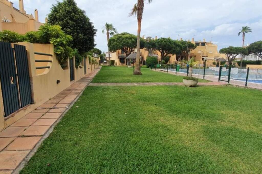 Amplio Apart Con Wi-Fi Y Aire Acondicionado Para Descansar Y Relajarse Chiclana de la Frontera Kültér fotó